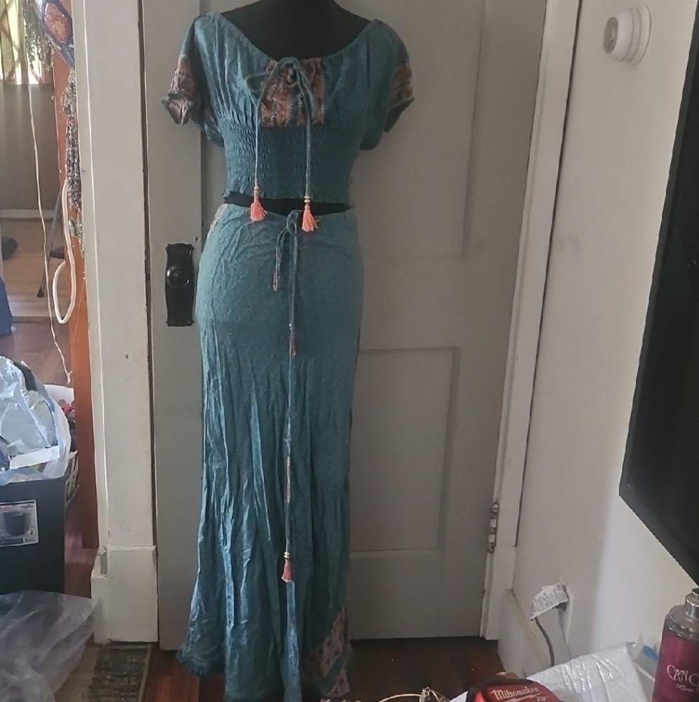 Blue Sleeveless V-Neck Gown for Wedding Guests